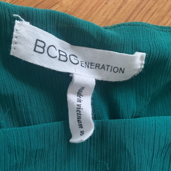 BCBGeneration Ruffle Sleeve Top (small) - Picture 3 of 4